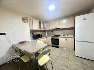 Casa centrala cu 3 camere, curte privata și gradina - imagine 8