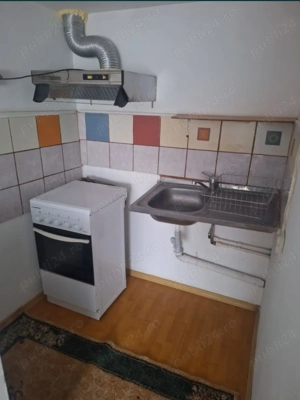 Inchiriez garsoniera la curte