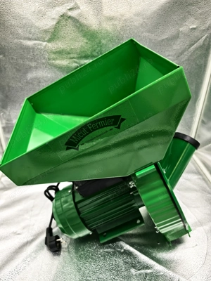 Moara manuala Nr 2 cu sac si cuva mare 399 lei