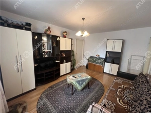 Apartament 3 camere balcon pivnita zona Vasile Aaron din Sibiu - imagine 3