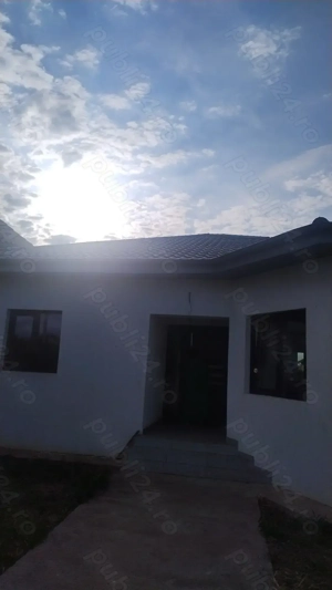 Casa mare in localitatea Lumina cu patru camere și 300 mp teren