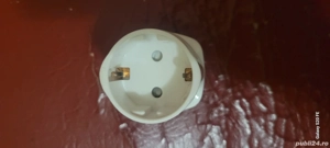 Adaptor priza schuko de la UE la UK