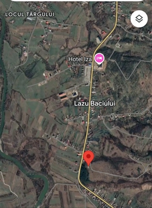 Teren cu casă veche de stejar