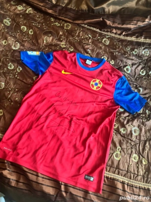 vand tricou fcsb semnat 
