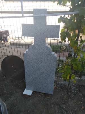 Cruce din granit