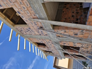 Execut case la rosu - imagine 4