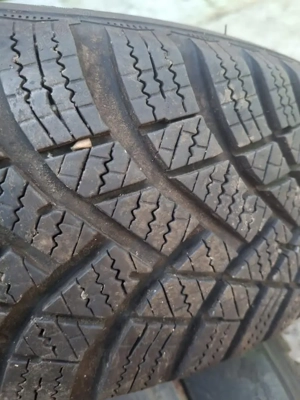 2 cauciucuri de iarna de pe un fiat punto 0741126059 dimensiuni 165/70/14 150 RON bucata - imagine 3