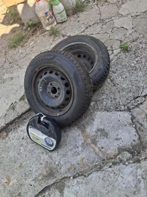 2 cauciucuri de iarna de pe un fiat punto 0741126059 dimensiuni 165/70/14 150 RON bucata - imagine 4