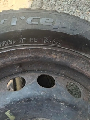 2 cauciucuri de iarna de pe un fiat punto 0741126059 dimensiuni 165/70/14 150 RON bucata - imagine 7