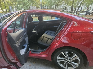 Vând Hyundai Elantra   unic proprietar, diesel, Motorizare: 1,6 CDRi, negociabil - imagine 9