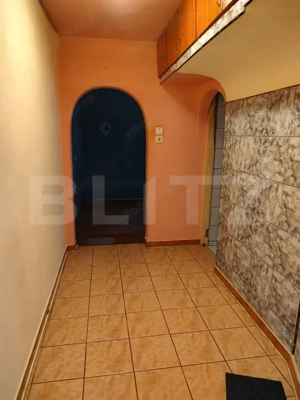Apartament cu 3 camere, semidecomandat, 55 mp, zona Micro 15 - imagine 3