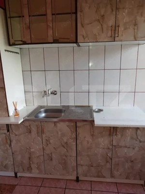 Apartament cu 3 camere, semidecomandat, 55 mp, zona Micro 15 - imagine 2