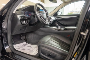 BMW Seria 5 530e Automatik - imagine 13