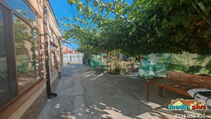 Casă cu curte de închiriat pe termen lung   Piața Centrală, ideală și pentru birouri