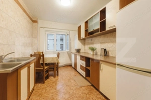 Apartament 3 camere, 2 bai, etaj 1, zona Mercur