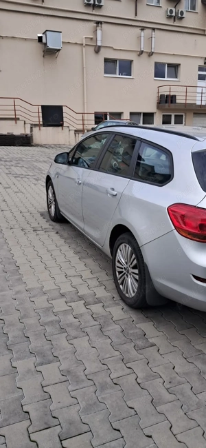 Opel Astra Tourer Combi - imagine 4 Opel Astra Tourer Combi - imagine 4