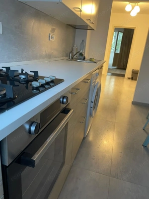 2 cam decomandat etaj 1 amenajat boxa zona Complex Studentesc - imagine 2