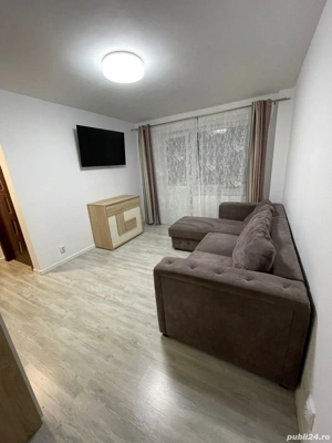 Proprietar vand apartament 3 camere semidecomandat mobilat complet si renovat