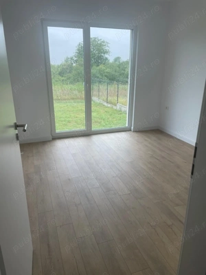 PROPRIETAR, vand casa pe parter in Petrovaselo - imagine 5