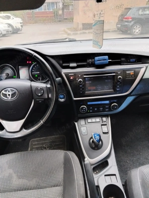 Toyota Auris hybrid  - imagine 8