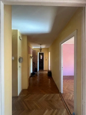 Decomandat la etajul 3 linga Mall