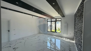 Casă / Vilă cu 4 camere strada Verde! - imagine 6