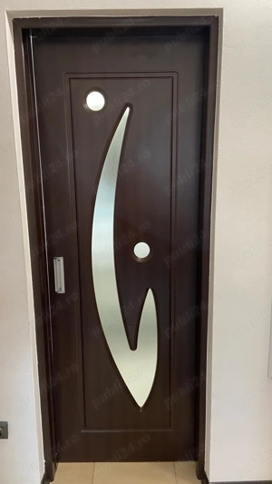 Vand usa glisanta pe dimensiunile 200 cm inaltime si  80 cm latime