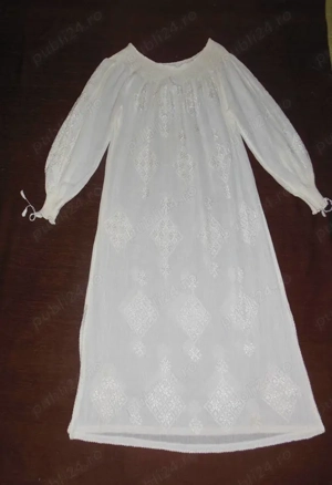 Rochie pretioasa veche de 45 de ani