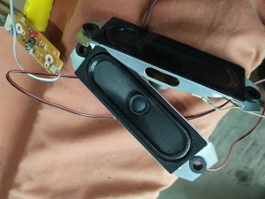 set 2 difuzoare bn96-04770a 8ohm 10w de pe tv Samsung le32a330j1