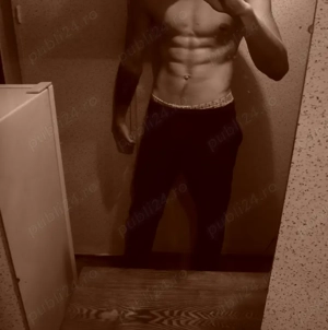 Tanar 34 de ani caut doamnă pentru relație discretă ofer beneficiu