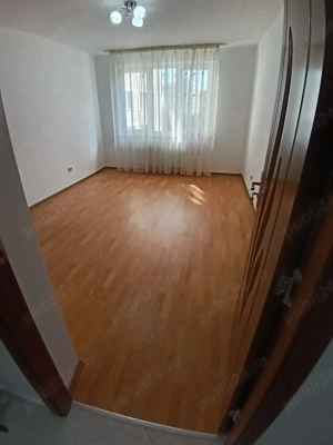 Apartament 2 camere nemobilat, recent renovat, etajul 4,  zona bd dacia piatra neamt - imagine 4