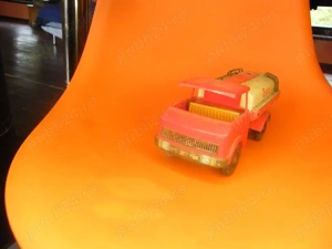 Colectionar caut jucarii vechi din orice tara, dinainte de 89 cu cheita sau baterii - imagine 2