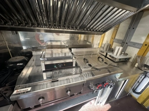 Food truck complet echipat  - imagine 2