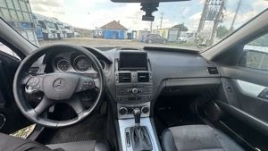 Dezmembrez Mercedes C Class 220 , break 2010 - imagine 2