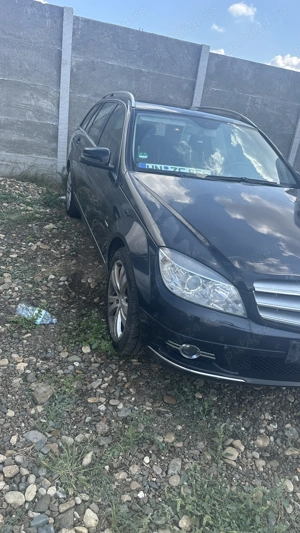 Dezmembrez Mercedes C Class 220 , break 2010 - imagine 4
