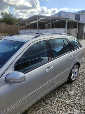 Dezmembrez  Mercedes c200 cdi 2003