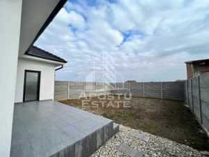 1/2 Duplex pe parter, cu 3 camere si 2 bai, Sag