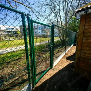 Gard cu placă de beton și plasă de sârmă protejată PVC - imagine 4