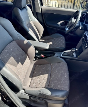 Toyota Yaris Cross Exclusive ( varianta top)  ca nouă 35.000 km - imagine 7