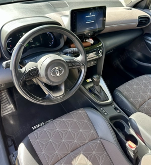 Toyota Yaris Cross Exclusive ( varianta top)  ca nouă 35.000 km - imagine 6
