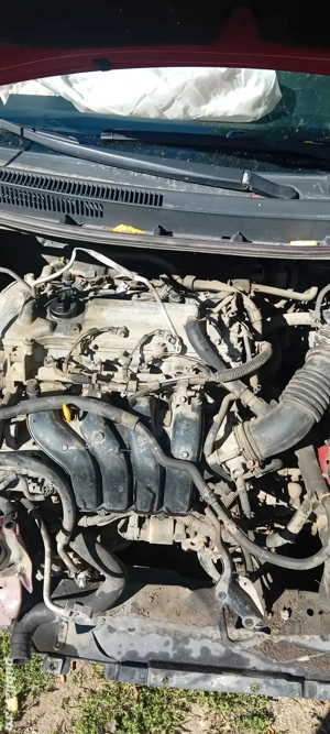 Dezmembrez toyota auris an 2007 motor 1.6 benzina  - imagine 3