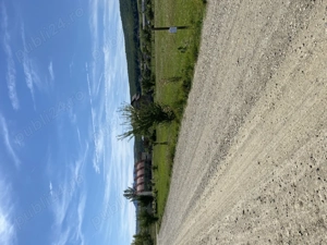 Loc de casă la Petresti 