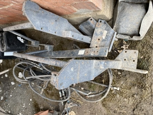 Vând suporți încărcător frontal - imagine 2