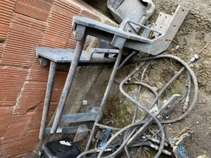 Vând suporți încărcător frontal