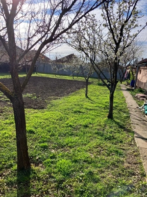 Vand teren intravilan persoana fizica.