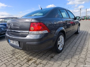 Opel Astra Sedan 1.6 16V 115 cp an 2009 - imagine 3