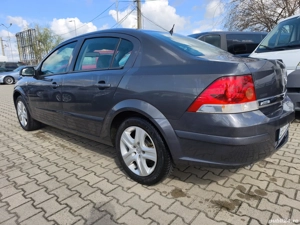 Opel Astra Sedan 1.6 16V 115 cp an 2009 - imagine 4