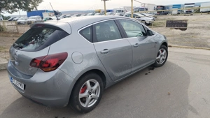 Opel Astra  J 2011 - imagine 3