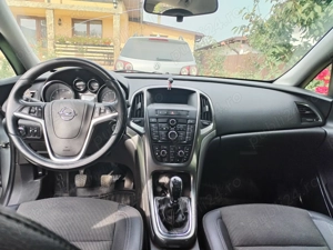 Opel Astra  J 2011 - imagine 4