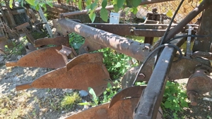 Plug PP3 30 si plug P2V, pret 2500 ron bucata